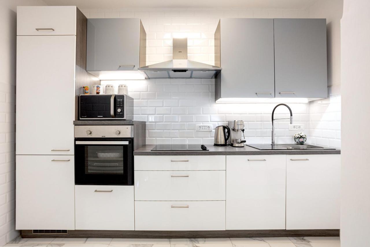 Lux Holiday Apartment Tony @ 10 Min Znjan Beach Split Luaran gambar