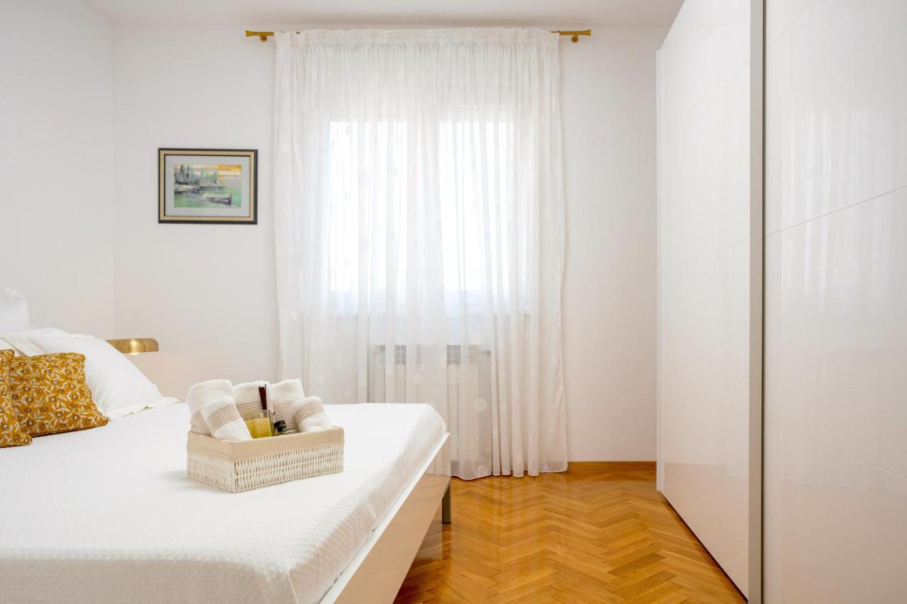 Lux Holiday Apartment Tony @ 10 Min Znjan Beach Split Luaran gambar